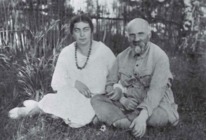 Екатерина Павловна Васильчикова (в замужестве Егорова) и Юрий Александрович Олсуфьев. Деревня Мешаловка под Москвой. 1932 г.